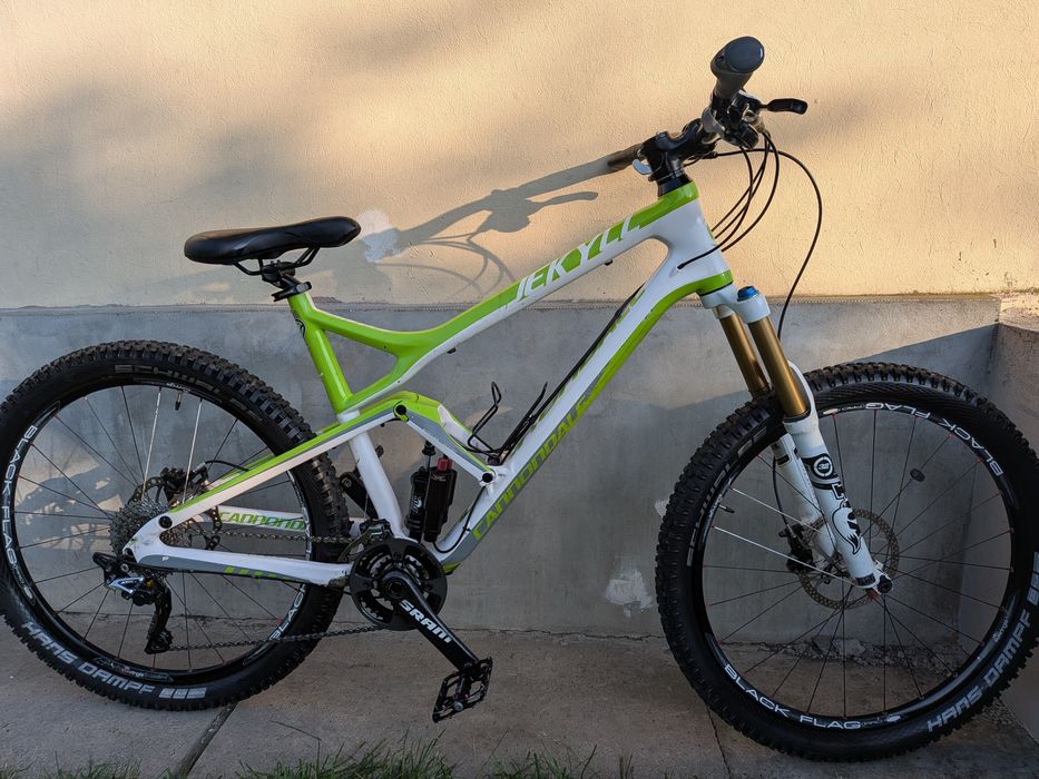 Biciclete full suspension si dirt