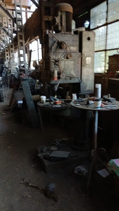 Masina de găurit verticală