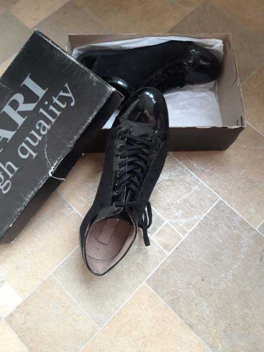 Продавам мъжки обувки,40-41 номер