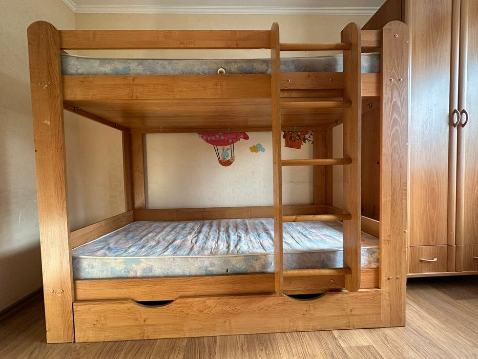 Шкаф стол кровать