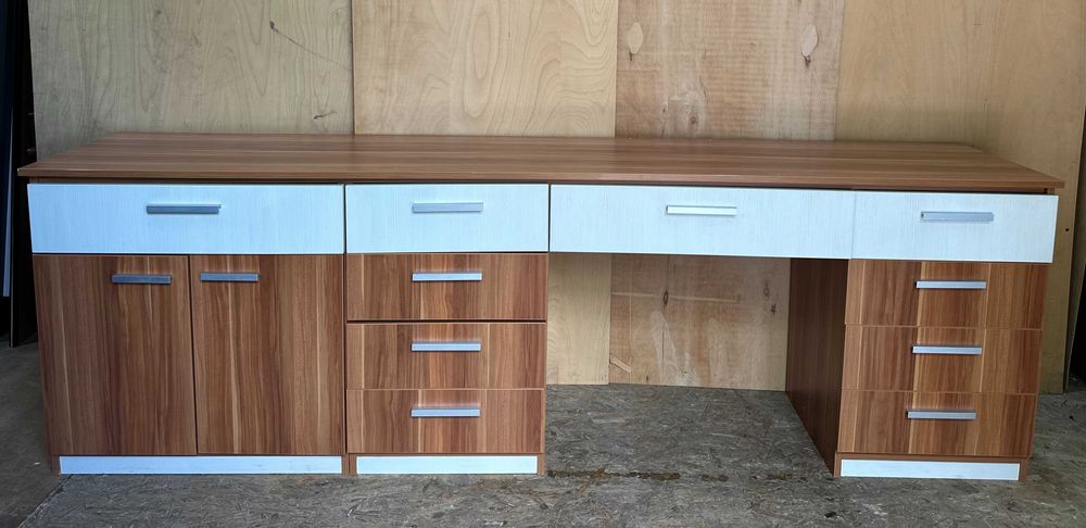 Comoda cu blat 2,53 cm; Bufet bucatarie cu rafturi si sertare; Ansamblu dulapuri si birou