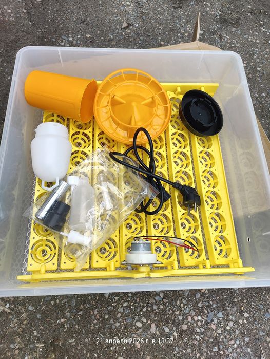 Инкубатор на 56 яиц.