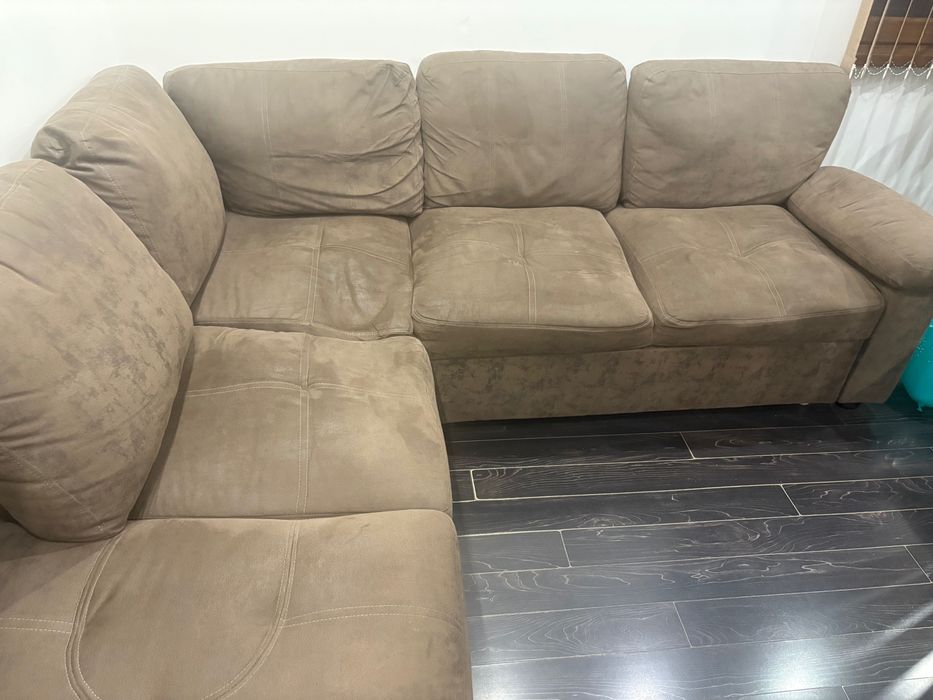 Продавам ъглов разтегателен диван