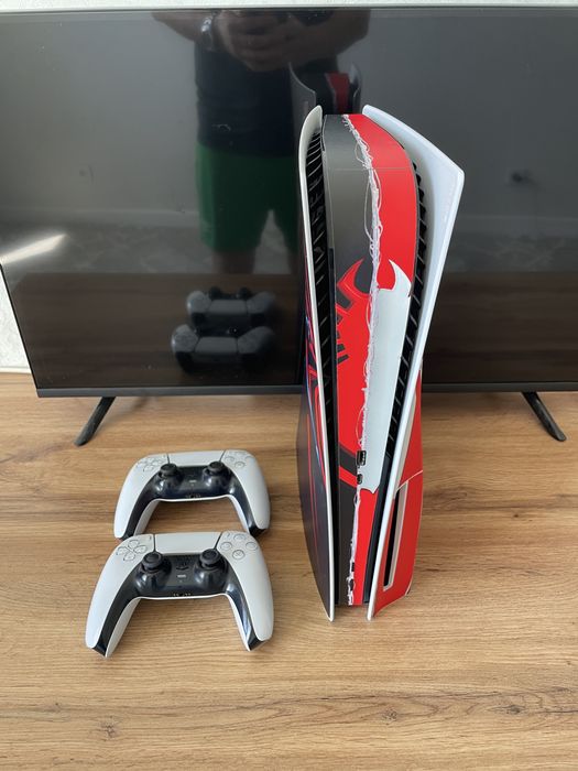 Ps5 2 джостика игры есть