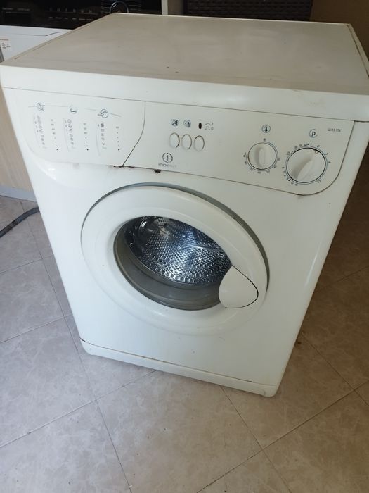 Продавам пералня индезит