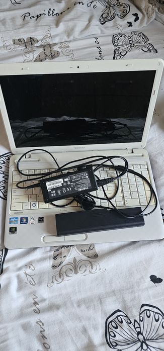 Laptop Toshiba Satellite L750-1NJ – Procesor i7, Ecran 15.6",
