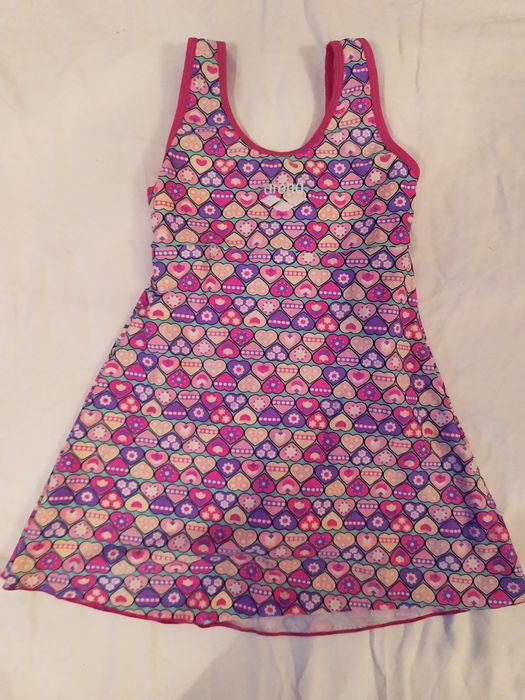 Продам детские купальники.