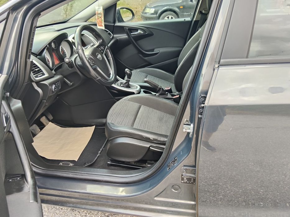 Opel Astra j 2015 1.6 дизел