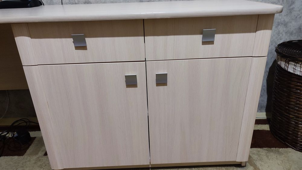 Продам письменный стол с полками