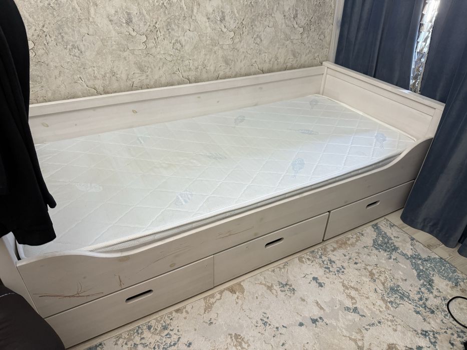 Кровать детская деревянная