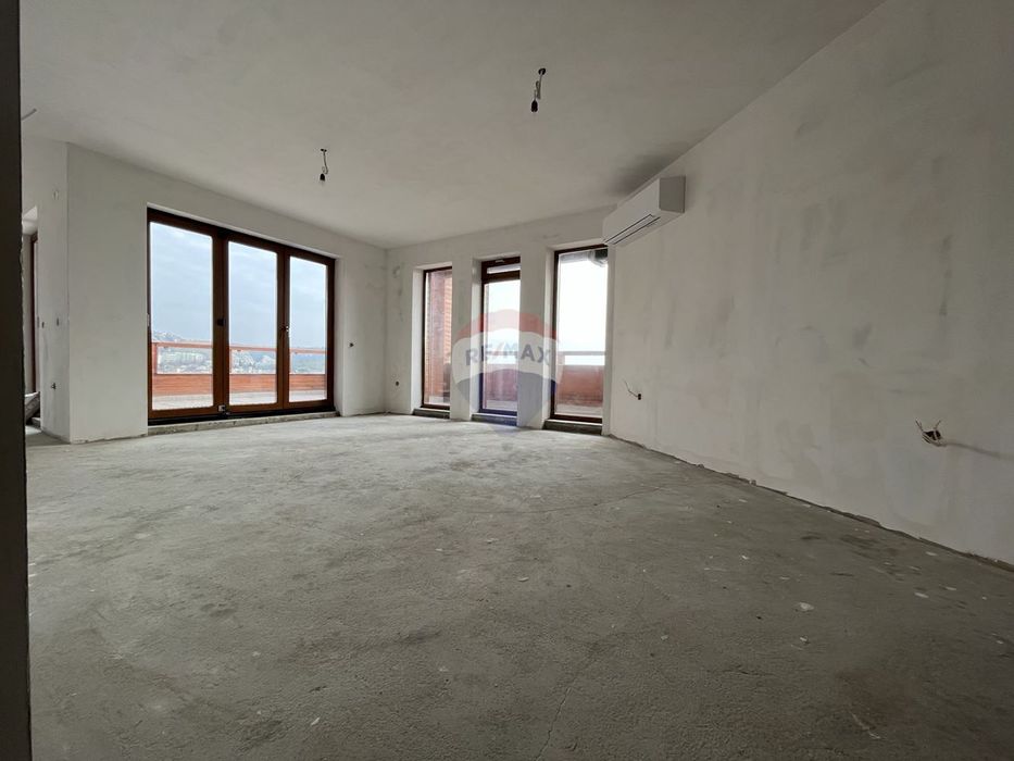 Продава се Тристаен апартамент в Балчик - 214 кв.м за 727 €/кв.м - Снимка #2