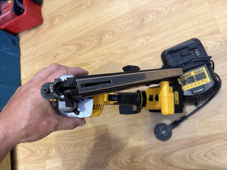 Dewalt DCN692 Такер