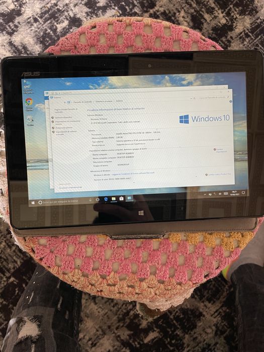 Vând tabletă asus cu windows 10 home