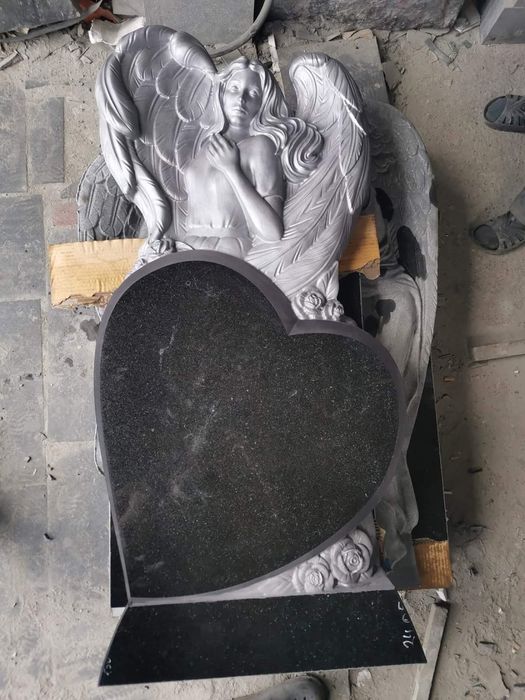 Sculpturi lucrate manual , cruci ,morminte