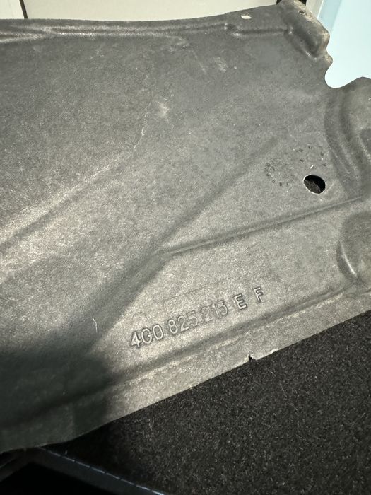 Кора под двигател/ купето Audi A6 седан