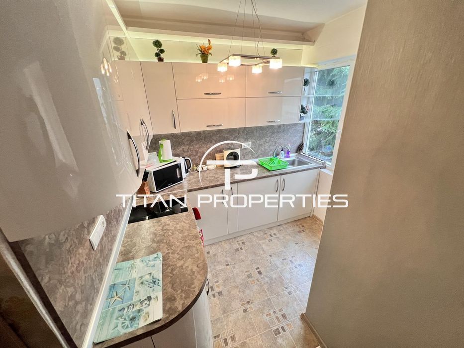 Дава се под наем Двустаен апартамент в Бургас, Център - 70 кв.м за 510 € - Снимка #2