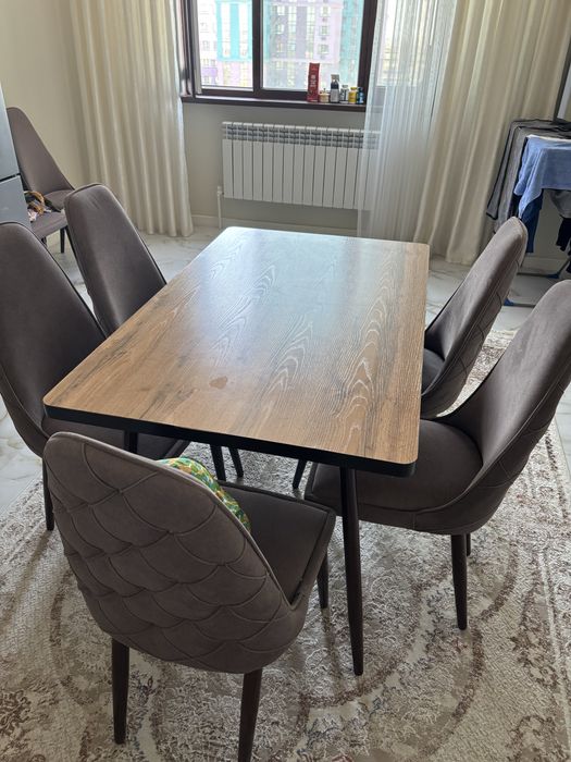 Продается стол со стульями