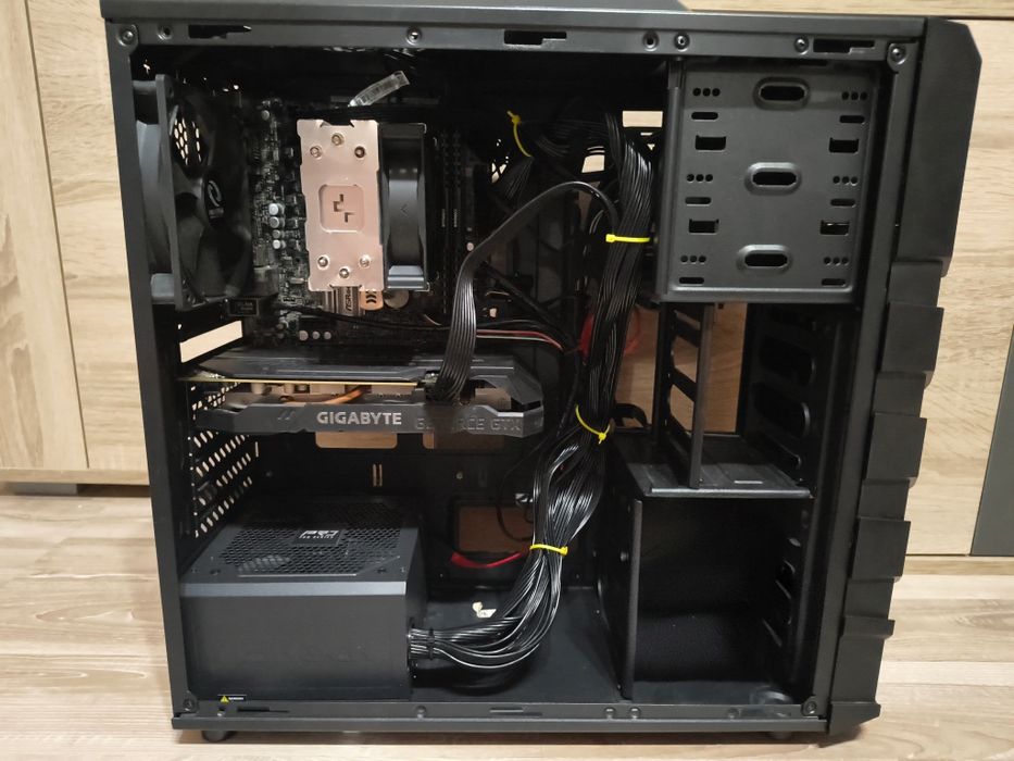 Геймърски Компютър GTX 1660 SUPER 6GB | i3-8100 | 16GB RAM | 256GB SSD | Готов за CS2, GTA V, Fortnite, Valorant