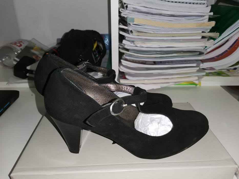 Pantofi din piele intoarsa mar. 36