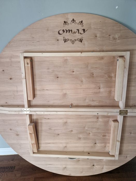 Стол компьютерный и круглый казахский