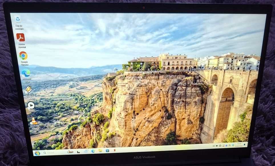 Vand laptop Asus Vivobook 15