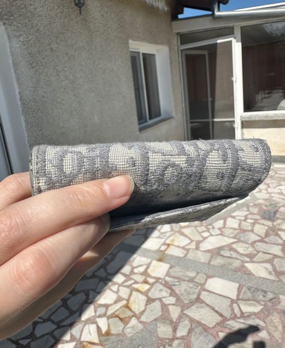 Стилно сиво портмоне