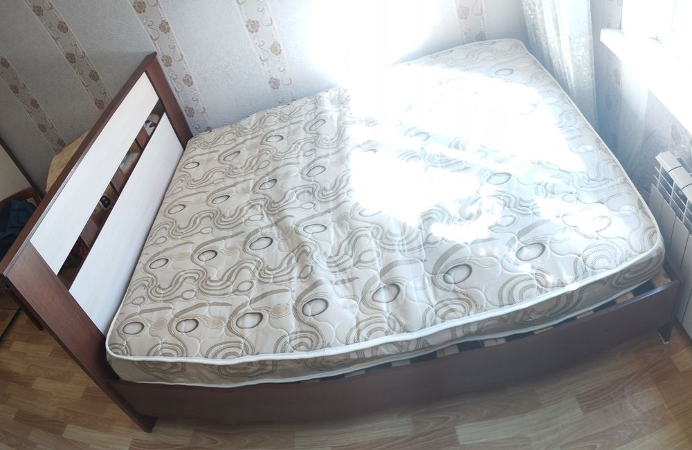 Продается двуспальная кровать