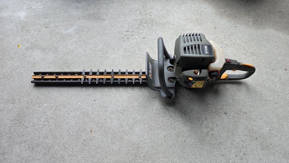 Trimmer Foarfeca gard viu Ryobi benzina