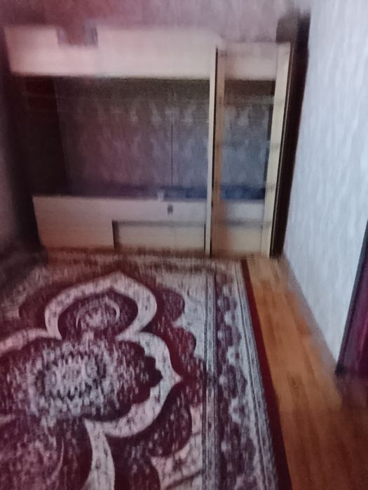 Көп қабатты үйден үй сатылады 1 этаж