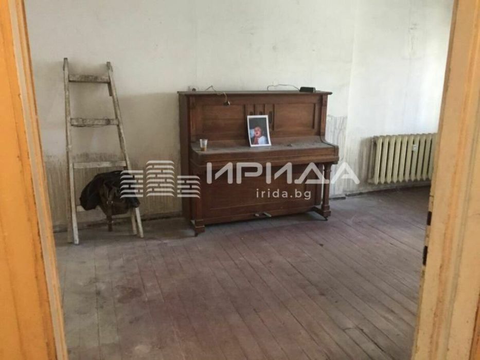 Тристаен в център до метро
