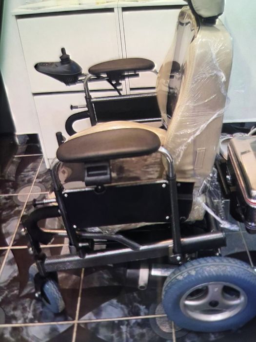 Vand carut electric  cu justic   nou