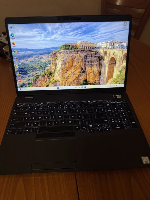 Dell Precision 3541 Intel Xeon e2276m/16 GB RAM/SSD 256/1 TB HDD