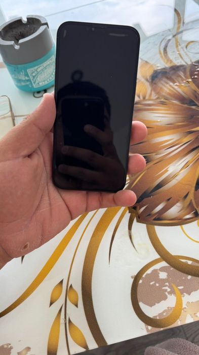 продавам iphone 13
