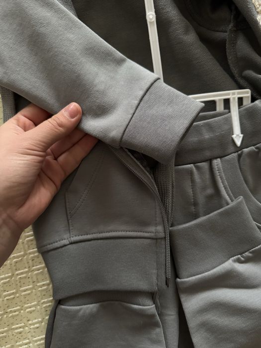 Абсолютно новый комплект ожежды для малыша