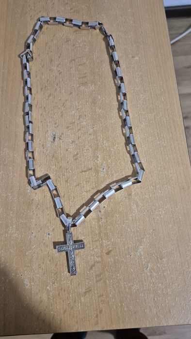 Сребърен синджир със кръст