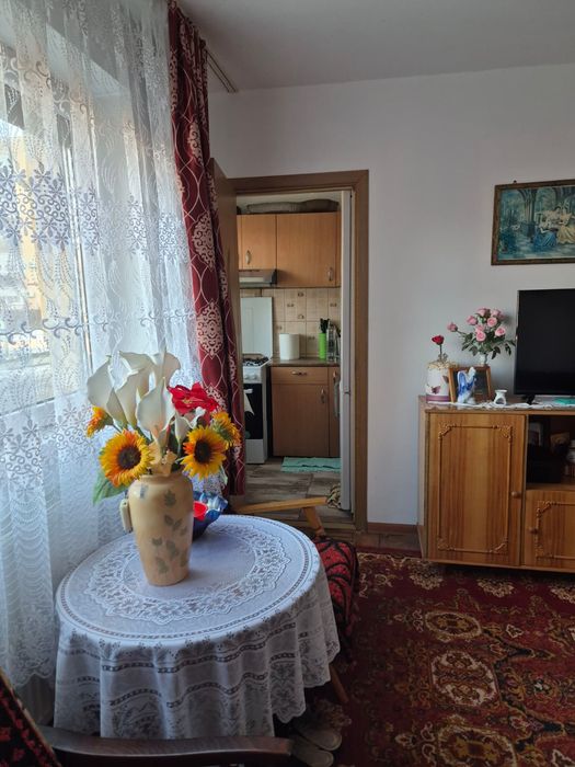 Vând apartament 2 camere, parter, Micro 1 , bloc cărămidă.