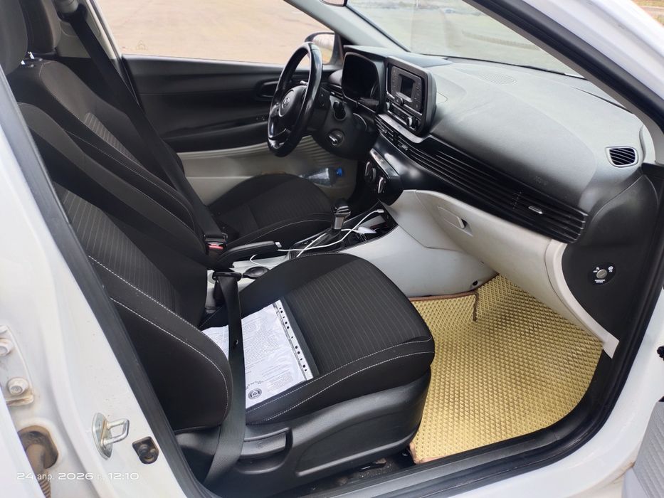 Машина hyundai i20 2023