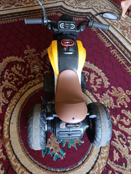 Detskiy motatsikl sotiladi 
Aybi yoq. Tekshir