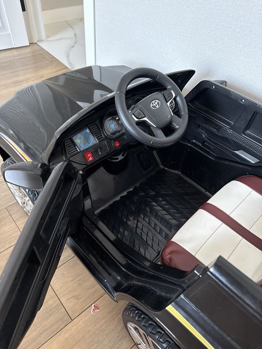 Машина па пульте управления