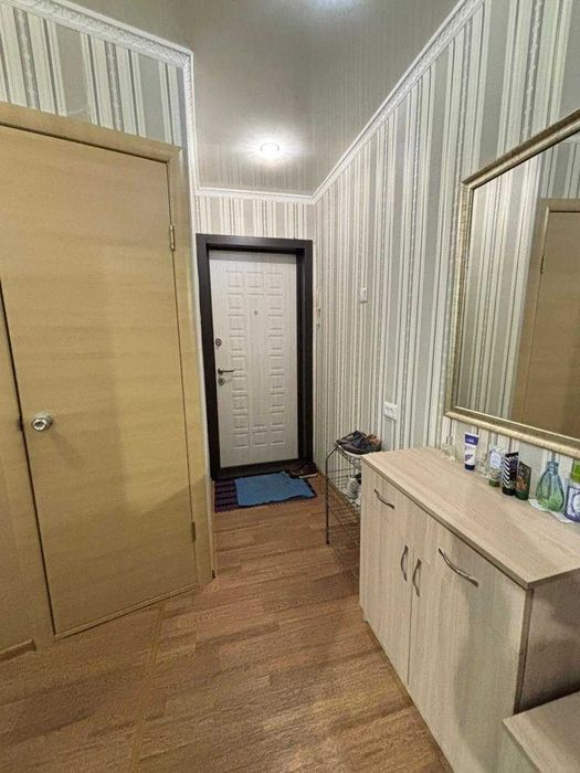 Продам 3- ком квартиру район Уют