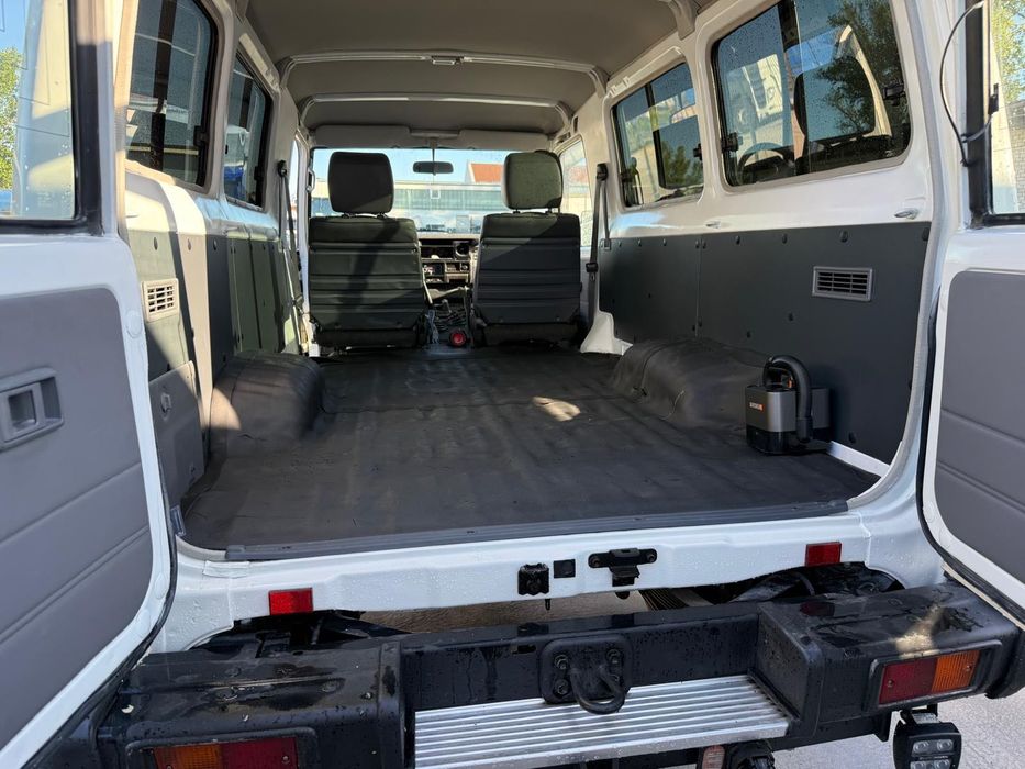 Toyota Land Cruiser HZJ 78 Troopy