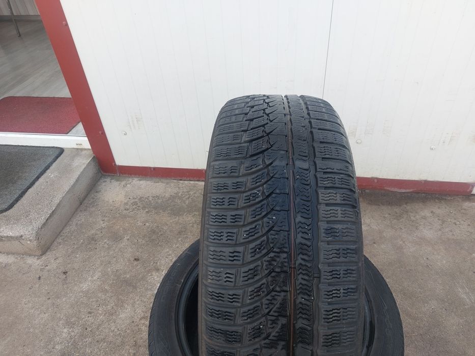 150 lei bucata! Doua anvelope M+S/IARNA 235 45 19 Nokian