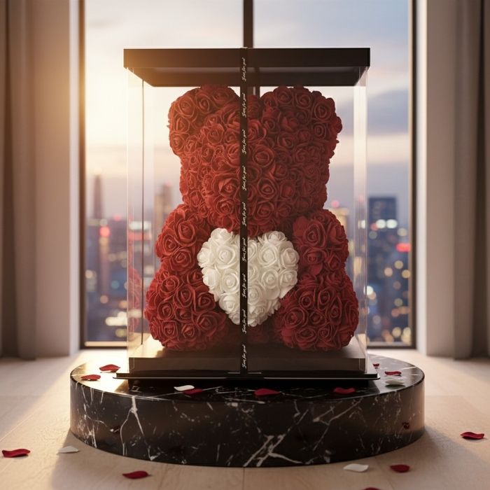 Мече от рози в подаръчна кутия за Свети Валентин