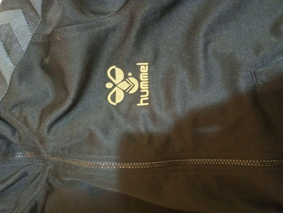 Bluză sport hummel mărime S (11-12) ani