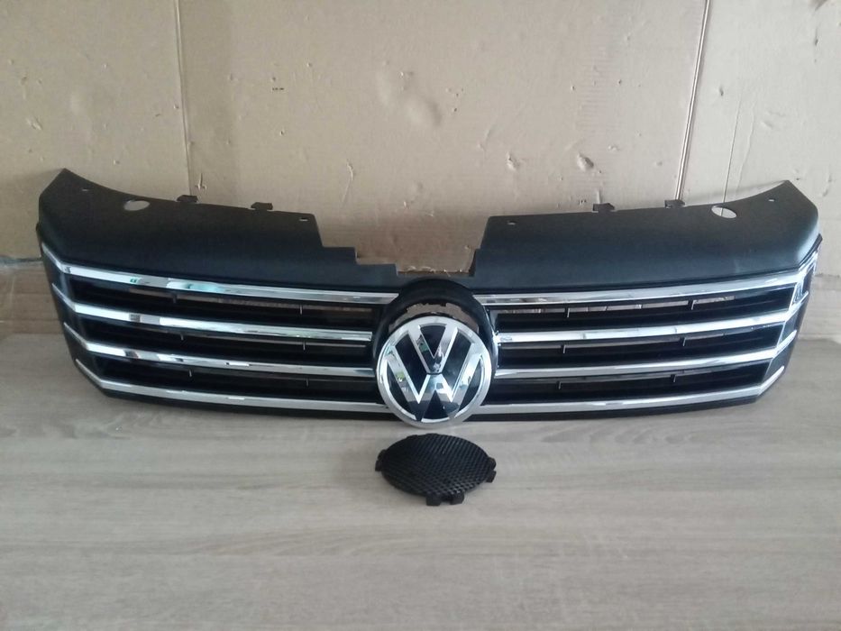 Grila masca radiator fata cu emblema  VW Passat B7 10-2014 completa