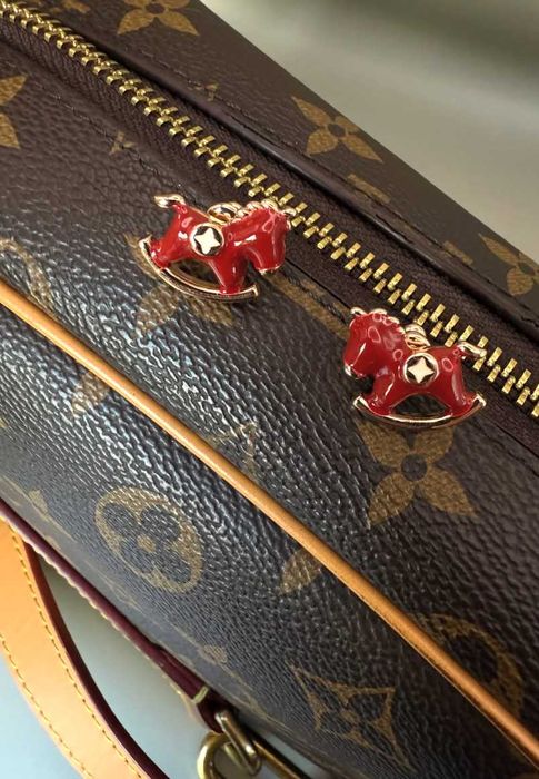 Висок клас гривна, пръстен и колие Louis Vuitton