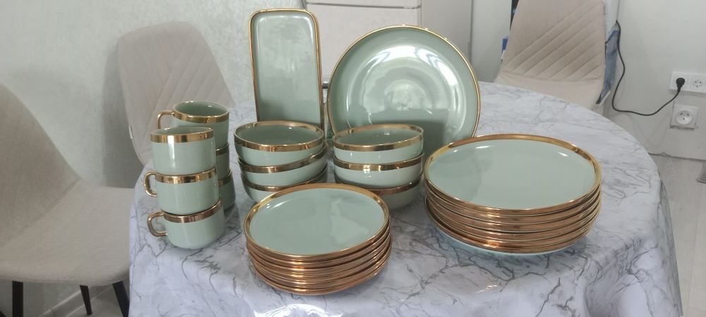 Продам сервиз столовый