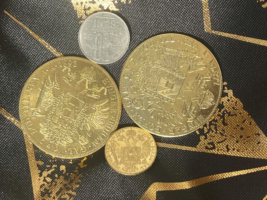 Monede ducati 2 x 4 ducati si unul mic de un ducat placate cu aur