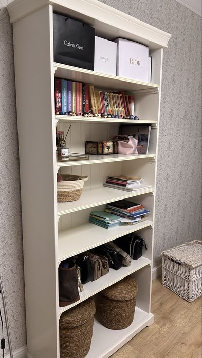 Книжный шкаф от IKEA