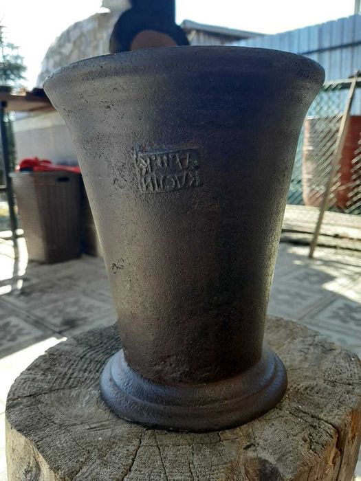 Ступка чугунная большая.